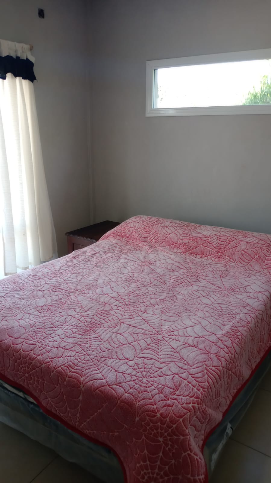 Mesada de la cocina, con bacha, agua fria y caliente, cocina completa